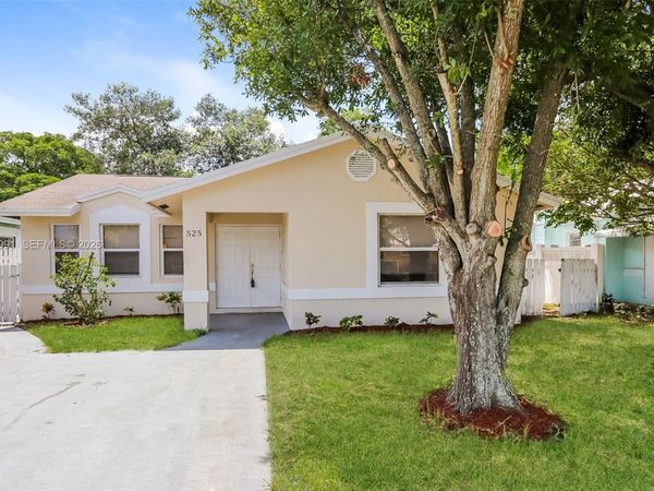 525 20th Ave N , Lake Worth, FL 33460