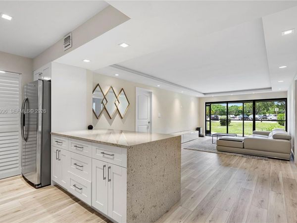 230 Lakeview Dr , Unit 106, Weston, FL 33326