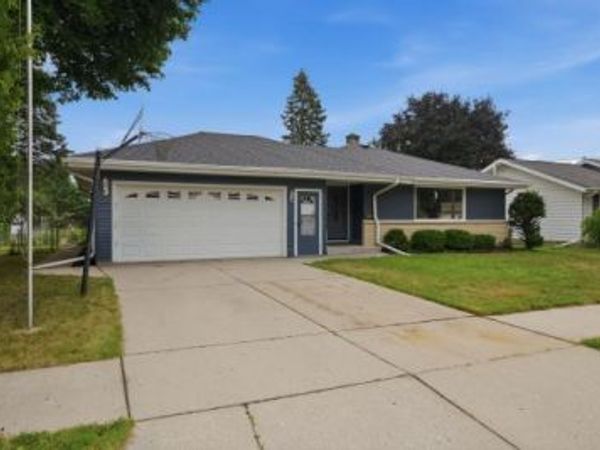 1661 Laurel St, Manitowoc, WI 54220