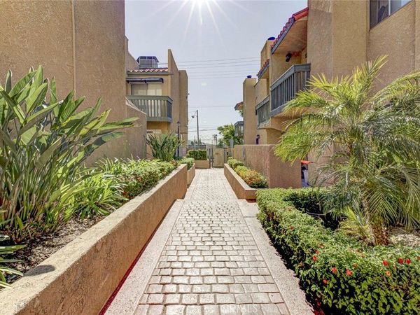10260 Plainview Avenue, Unit 22, Tujunga, CA 91042