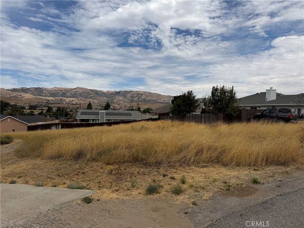 21105 Hillcrest Court, Tehachapi, CA 93561