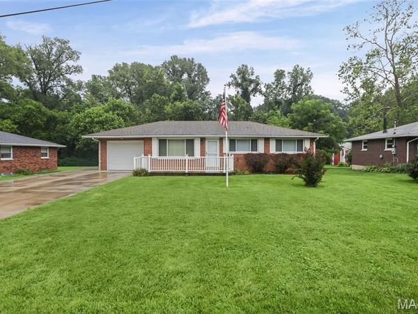3303 Mission, Alton, IL 62002
