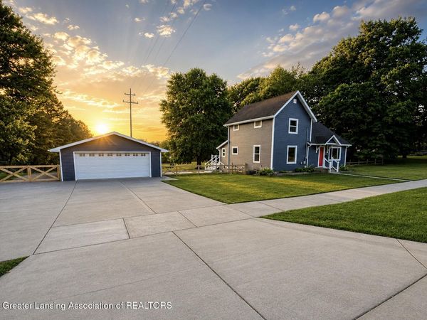 742 N Cochran Avenue, Charlotte, MI 48813