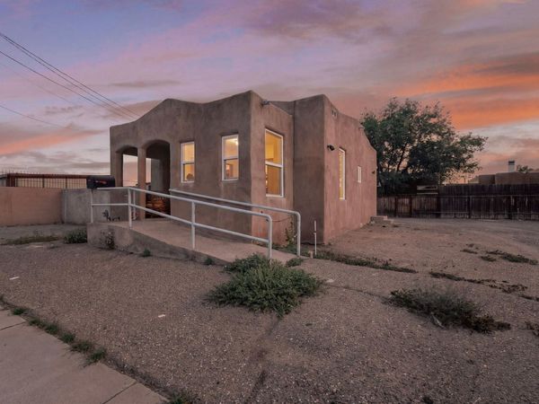 522 Montano Road NW, Albuquerque, NM 87107