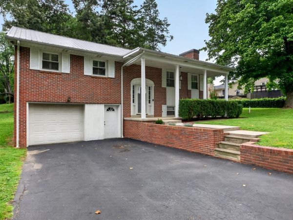 606 Polk St , Sparta, TN 38583
