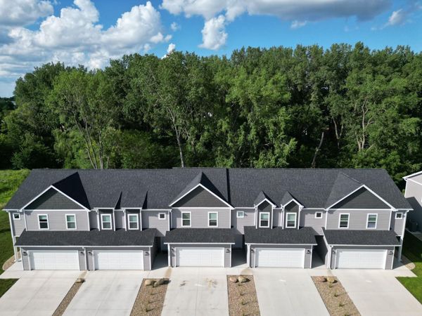 4300 Spruce Creek Drive, Cedar Falls, IA 50613