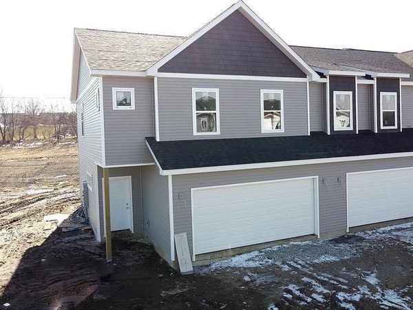 4300 Spruce Creek Drive, Cedar Falls, IA 50613