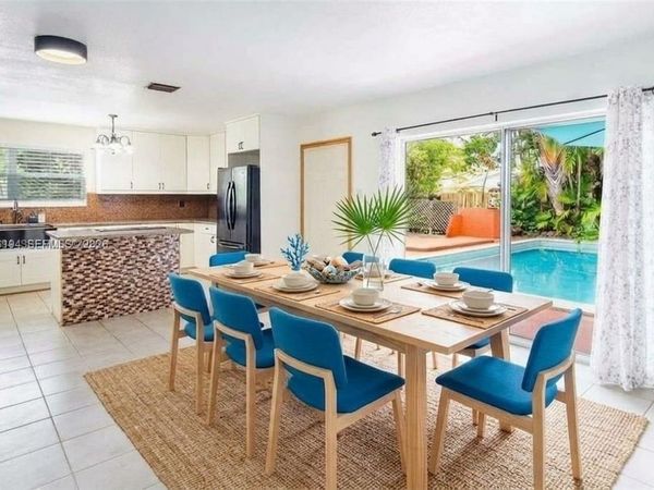 9920 Pan American Dr, Cutler Bay, FL 33189