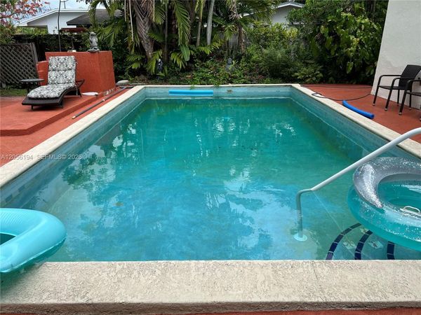 9920 Pan American Dr , Cutler Bay, FL 33189