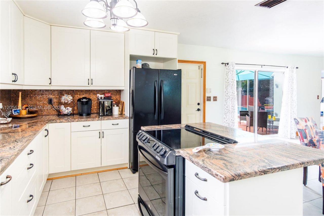 9920 Pan American Dr, Cutler Bay, FL 33189 Photo
