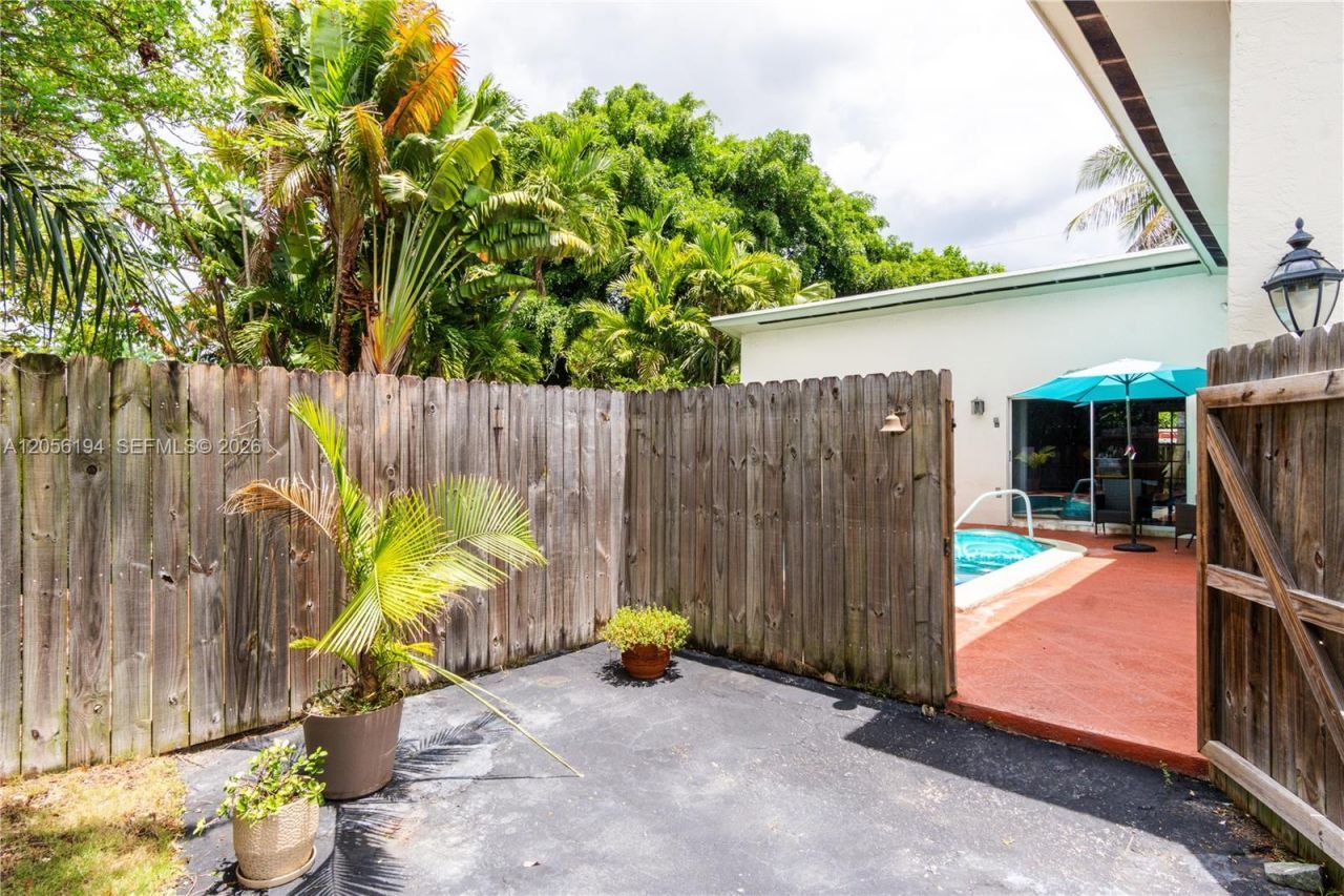9920 Pan American Dr, Cutler Bay, FL 33189 Photo
