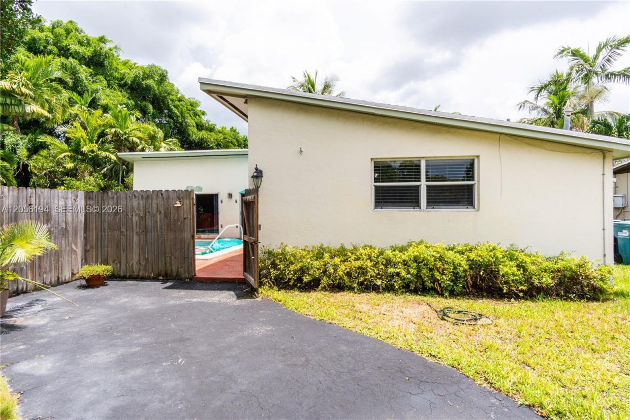 9920 Pan American Dr, Cutler Bay, FL 33189 Photo
