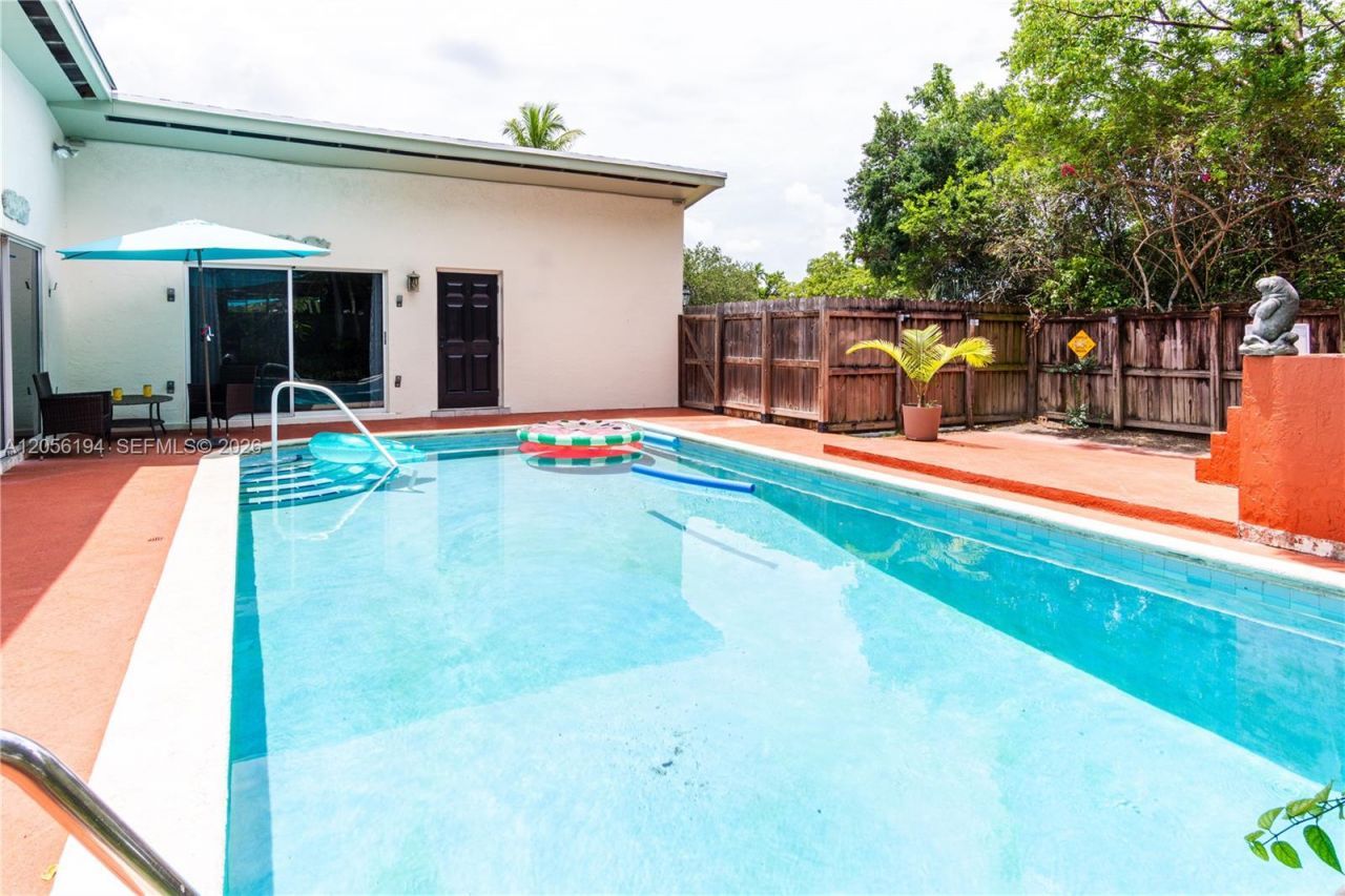 9920 Pan American Dr, Cutler Bay, FL 33189 Photo