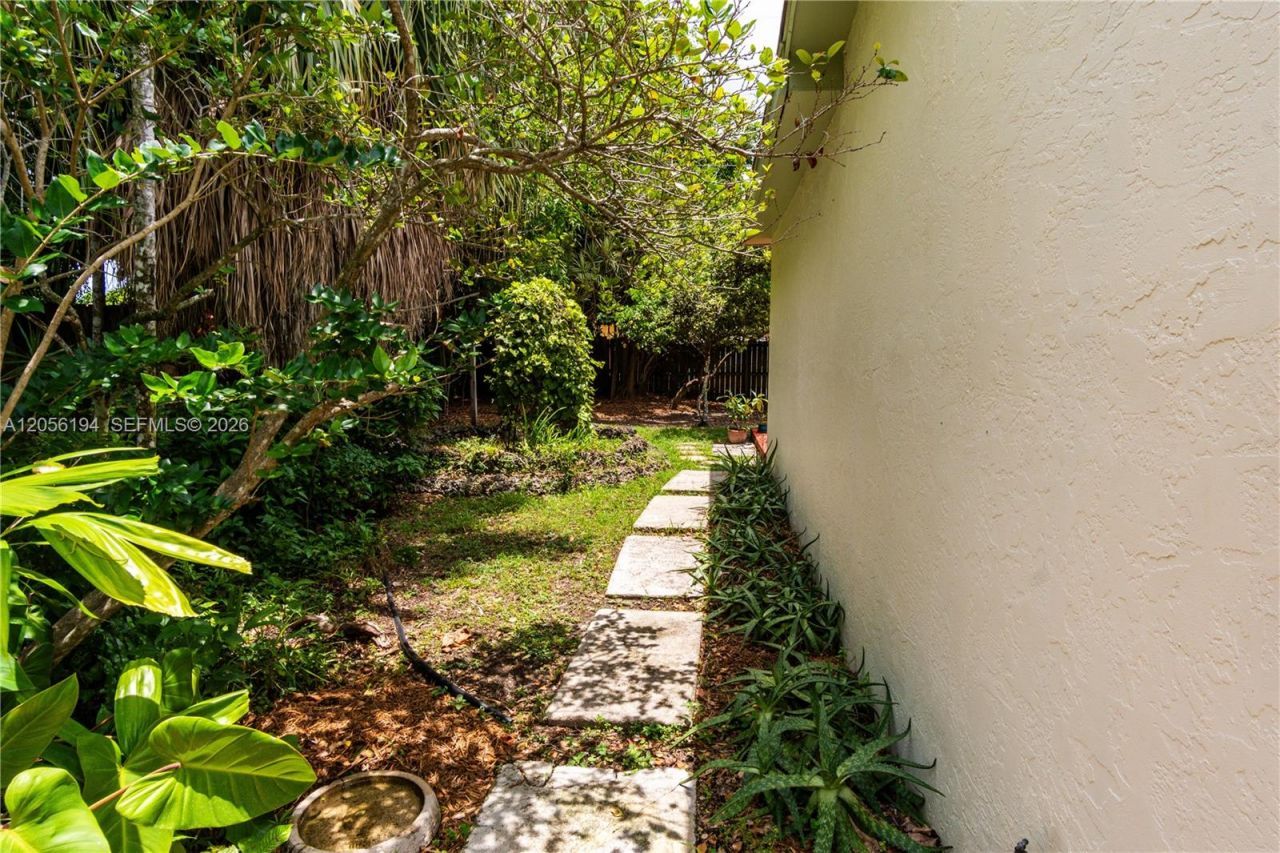 9920 Pan American Dr, Cutler Bay, FL 33189 Photo