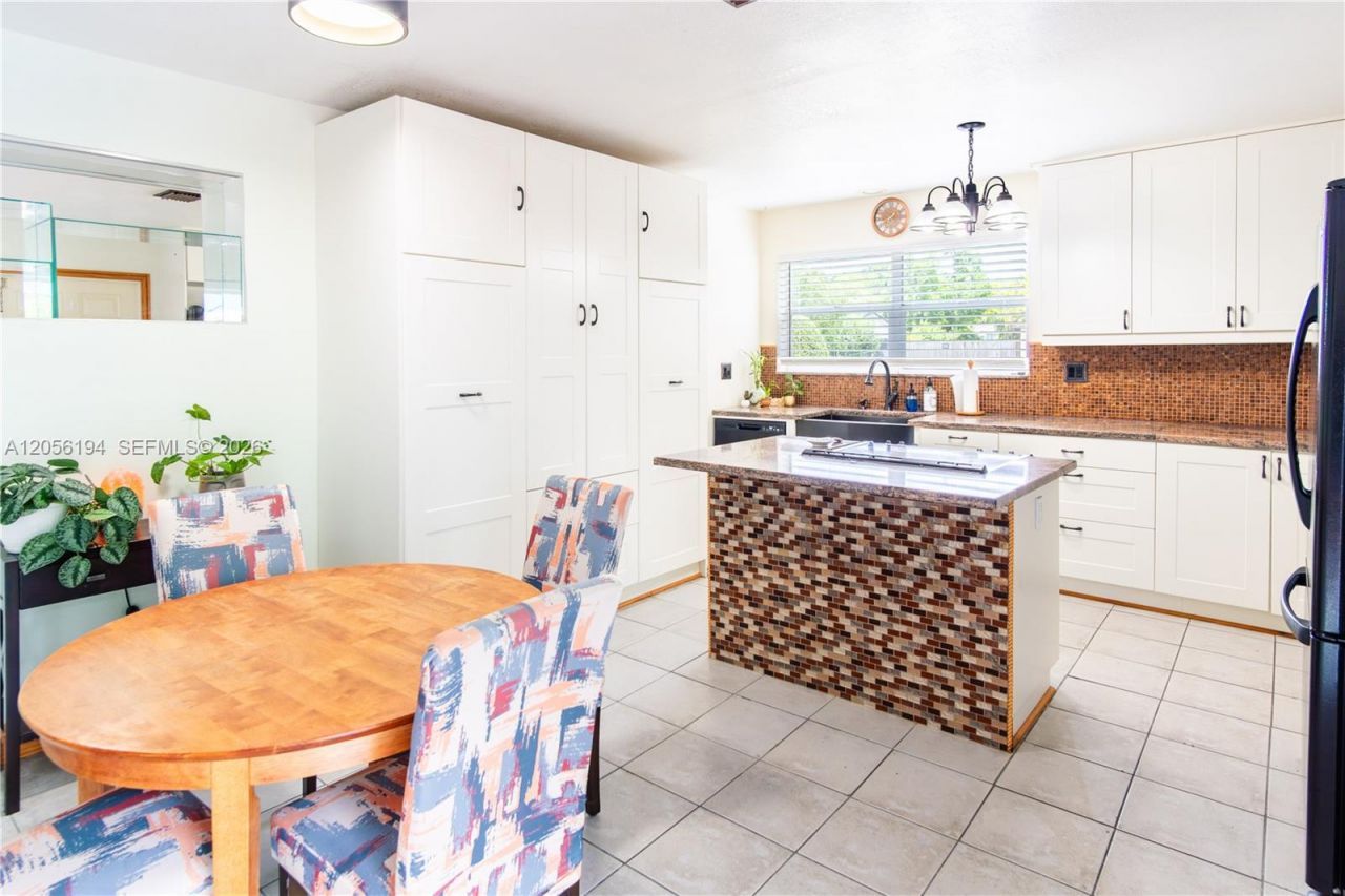9920 Pan American Dr, Cutler Bay, FL 33189 Photo