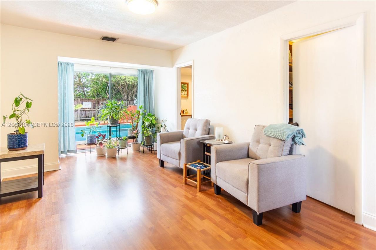 9920 Pan American Dr, Cutler Bay, FL 33189 Photo