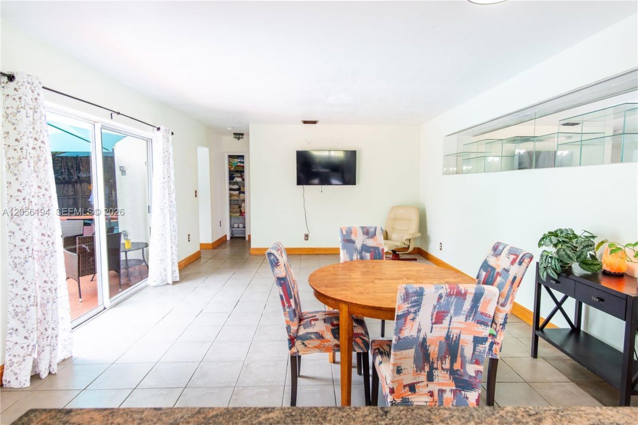 9920 Pan American Dr, Cutler Bay, FL 33189 Photo