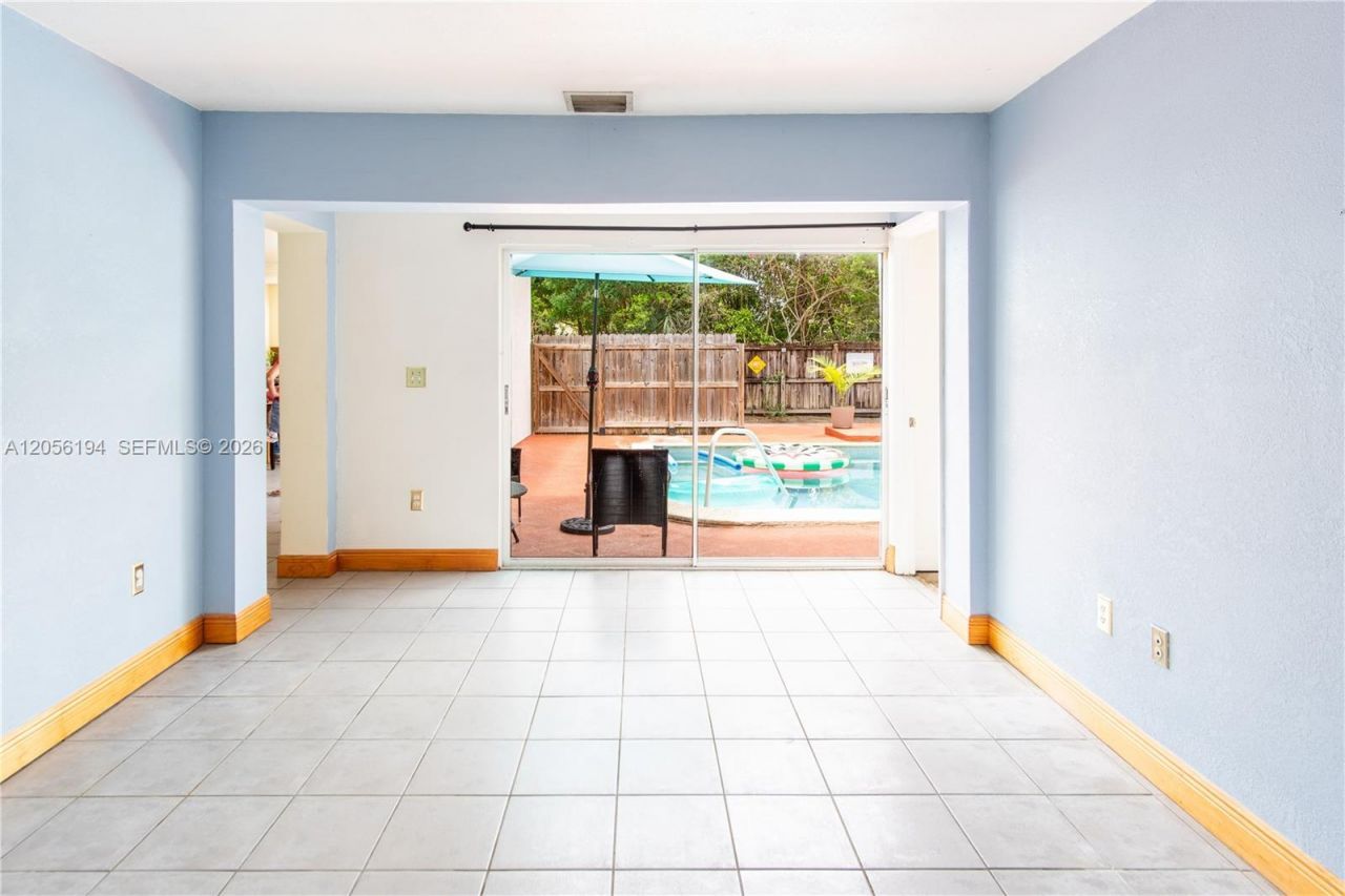 9920 Pan American Dr, Cutler Bay, FL 33189 Photo