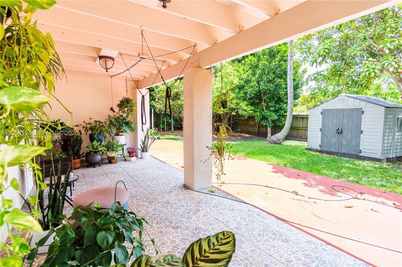 9920 Pan American Dr, Cutler Bay, FL 33189 Photo