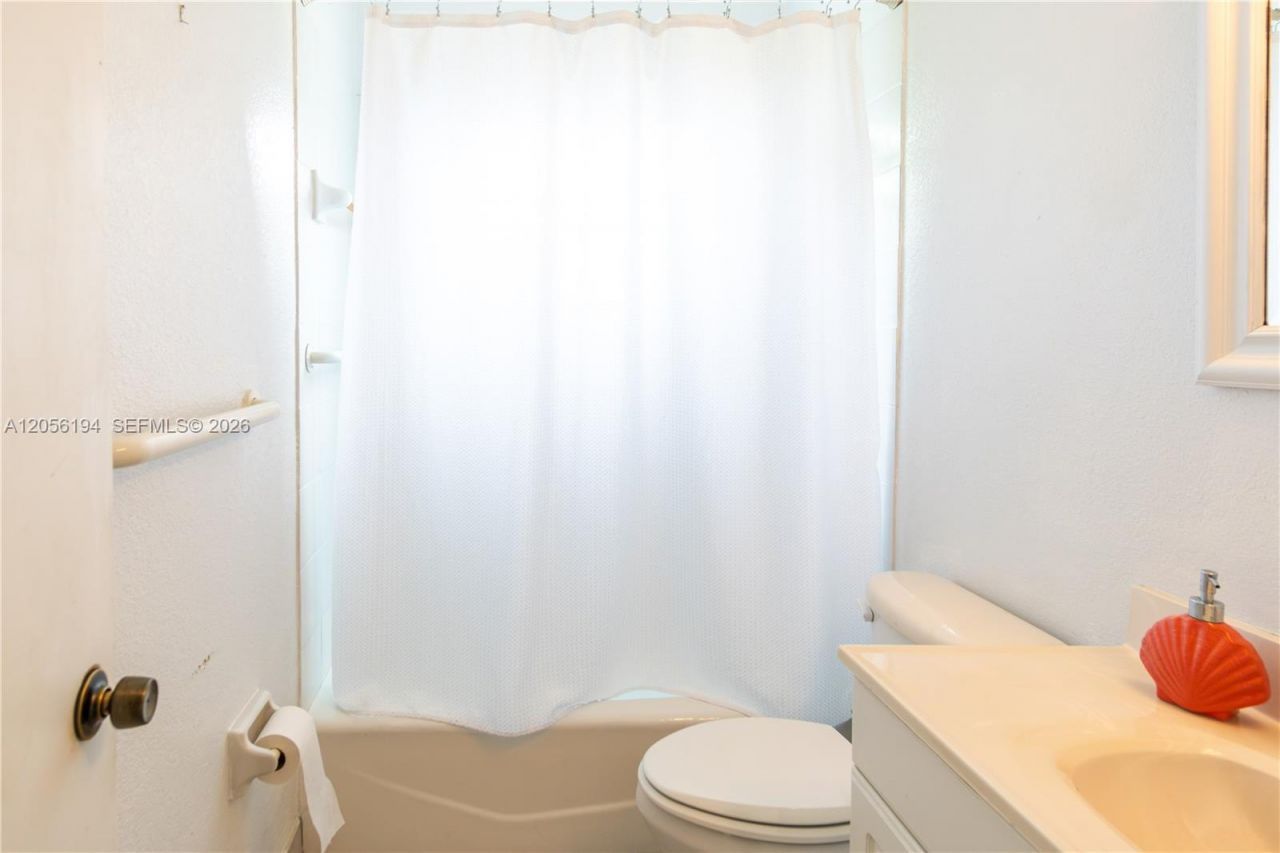 9920 Pan American Dr, Cutler Bay, FL 33189 Photo