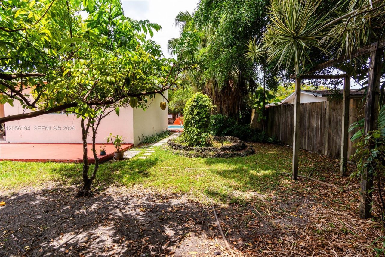9920 Pan American Dr, Cutler Bay, FL 33189 Photo