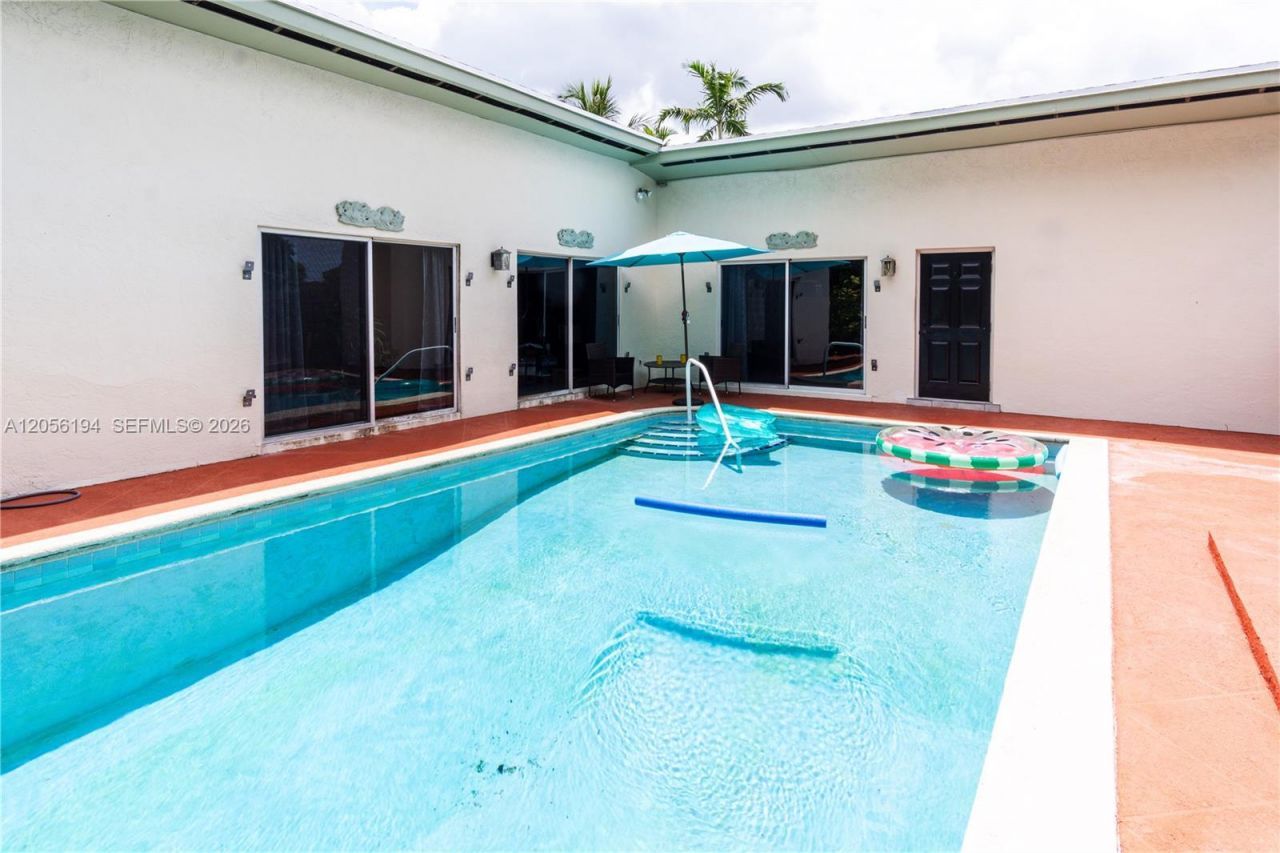 9920 Pan American Dr, Cutler Bay, FL 33189 Photo