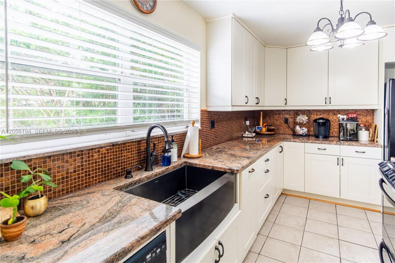 9920 Pan American Dr, Cutler Bay, FL 33189 Photo