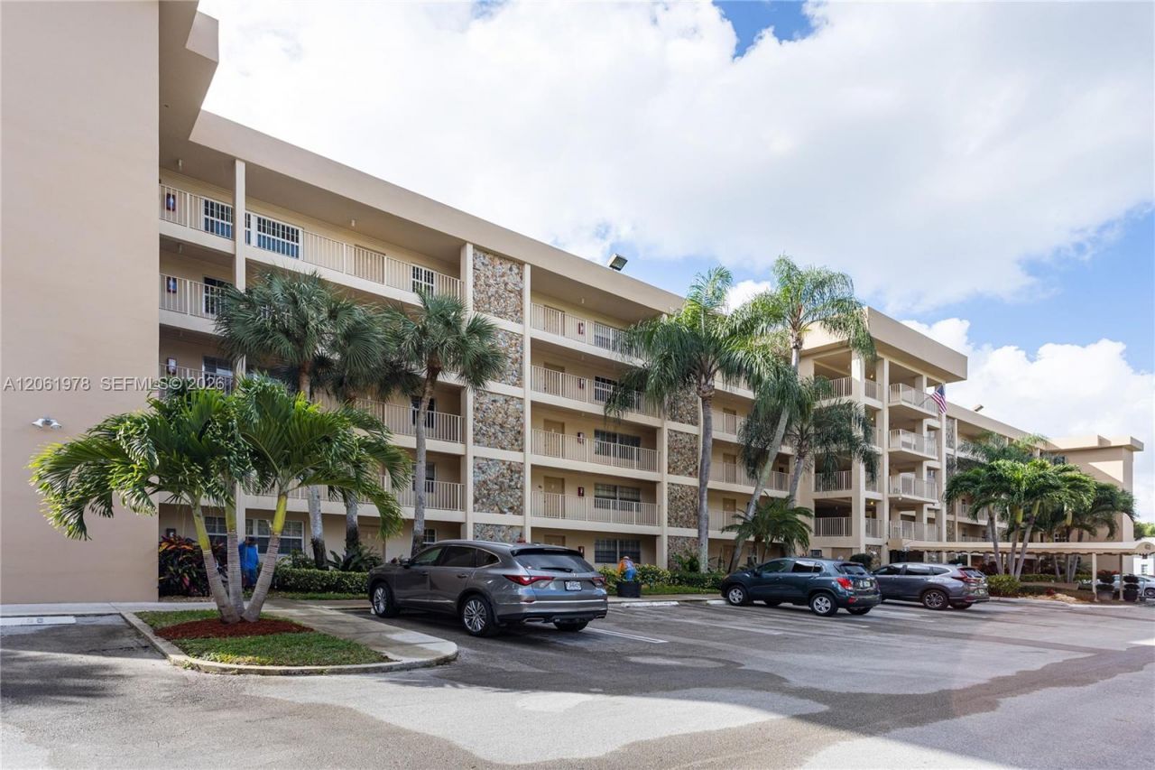 4030 W Palm Aire Dr , Unit 407, Pompano Beach, FL 33069 Photo