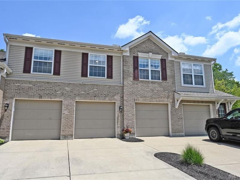 1064 Heritage Green Drive, Monroe, OH 45050 Photo 1