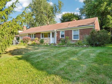 74 Barrington Road, Bloomfield Township, Mi 48302