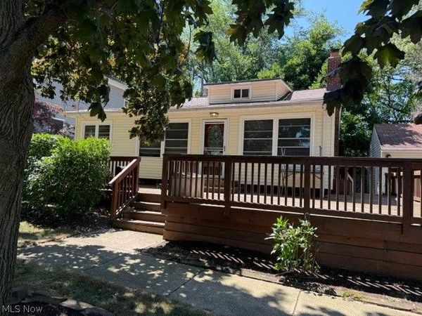 390 Oak Cliff Drive, Bay Village, OH 44140