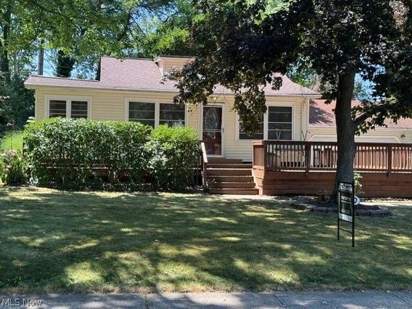 390 Oak Cliff Drive , Bay Village, OH 44140