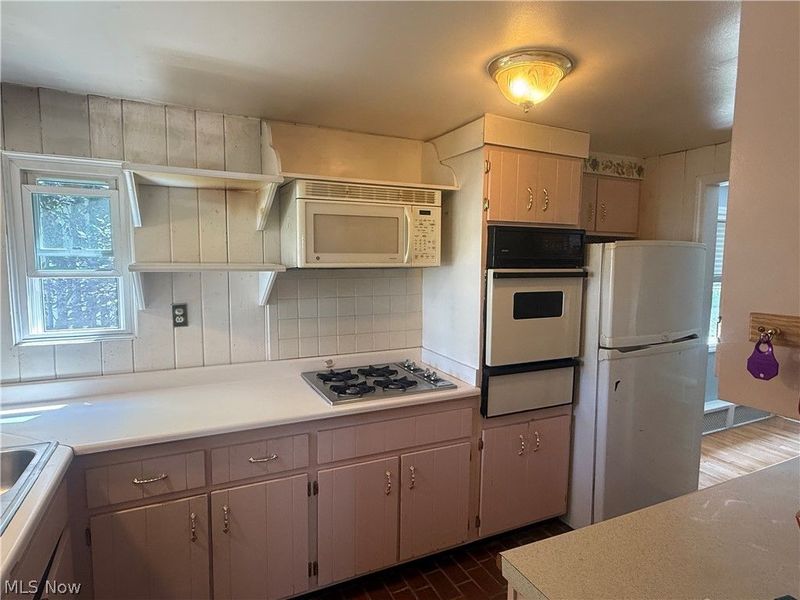 390 Oak Cliff Drive, Bay Village, OH 44140 Photo 4
