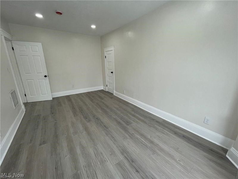 9703 Elwell Avenue, Cleveland, OH 44104 Photo 27
