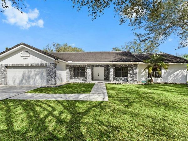 20221 NW 8TH Street, Pembroke Pines, FL 33029