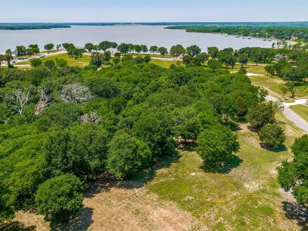 305 Cedar Creek Landing Lane , Mabank, TX 75143