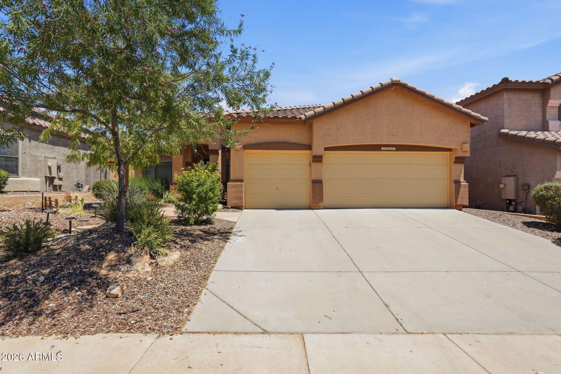15221 S 18th Avenue, Phoenix, AZ 85045 Main Photo