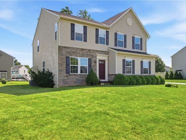 101 Rising Crest Circle, Minoa, NY 13116