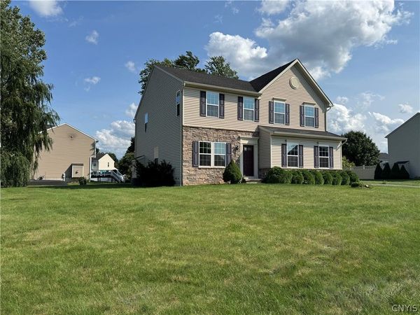101 Rising Crest Circle, Minoa, NY 13116