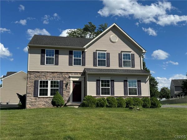 101 Rising Crest Circle, Minoa, NY 13116