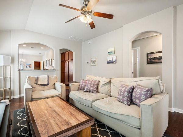 924 Lost Pines LN, Cedar Park, TX 78613