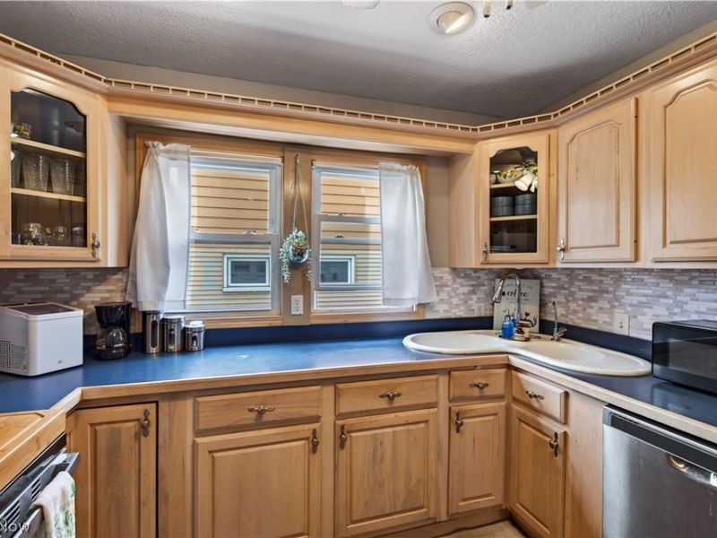 1111 Spring Road, Cleveland, OH 44109 Photo 15