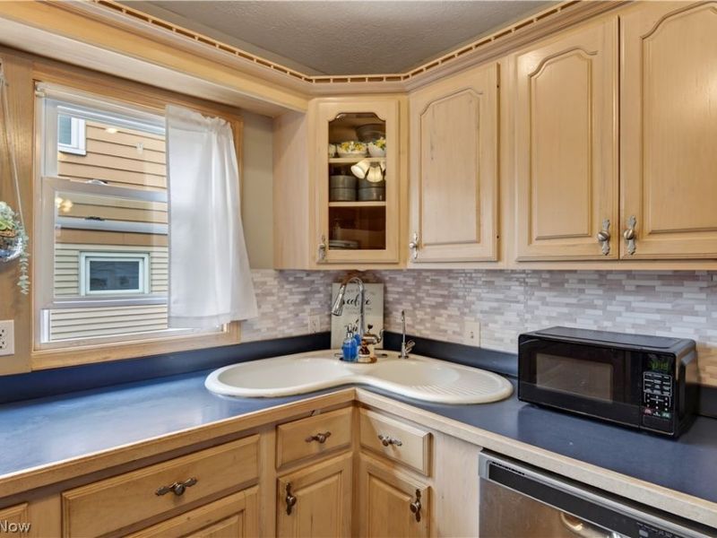 1111 Spring Road, Cleveland, OH 44109 Photo 18