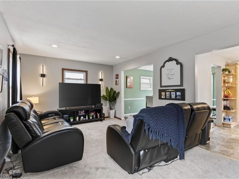 1111 Spring Road, Cleveland, OH 44109 Photo 7