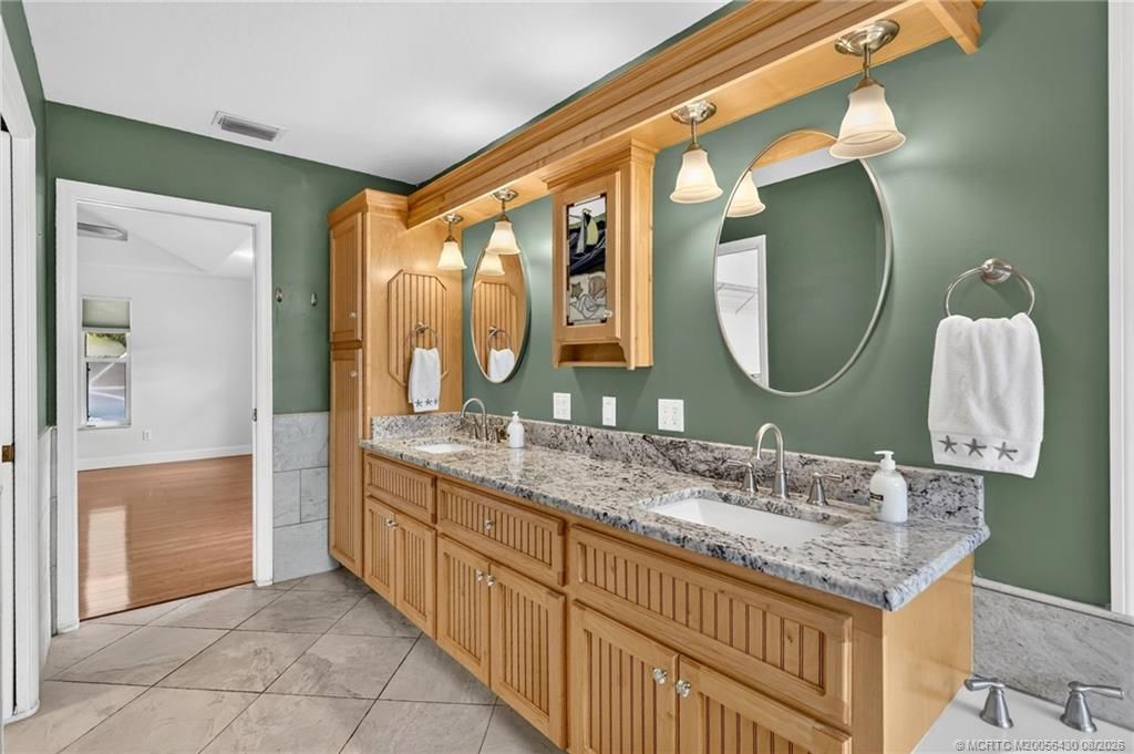 672 SE Pin Oak Terrace, Stuart, FL 34997 Photo