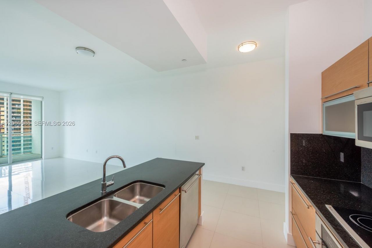950 Brickell Bay Dr , Unit 4801, Miami, FL 33131 Photo