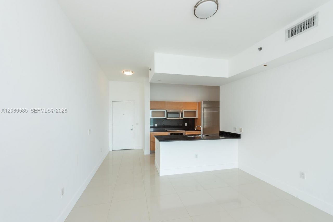 950 Brickell Bay Dr , Unit 4801, Miami, FL 33131 Photo