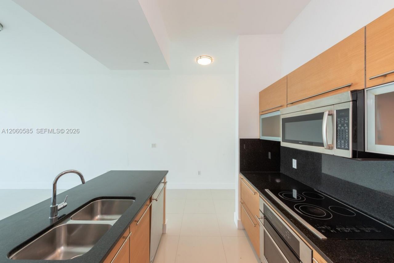 950 Brickell Bay Dr , Unit 4801, Miami, FL 33131 Photo