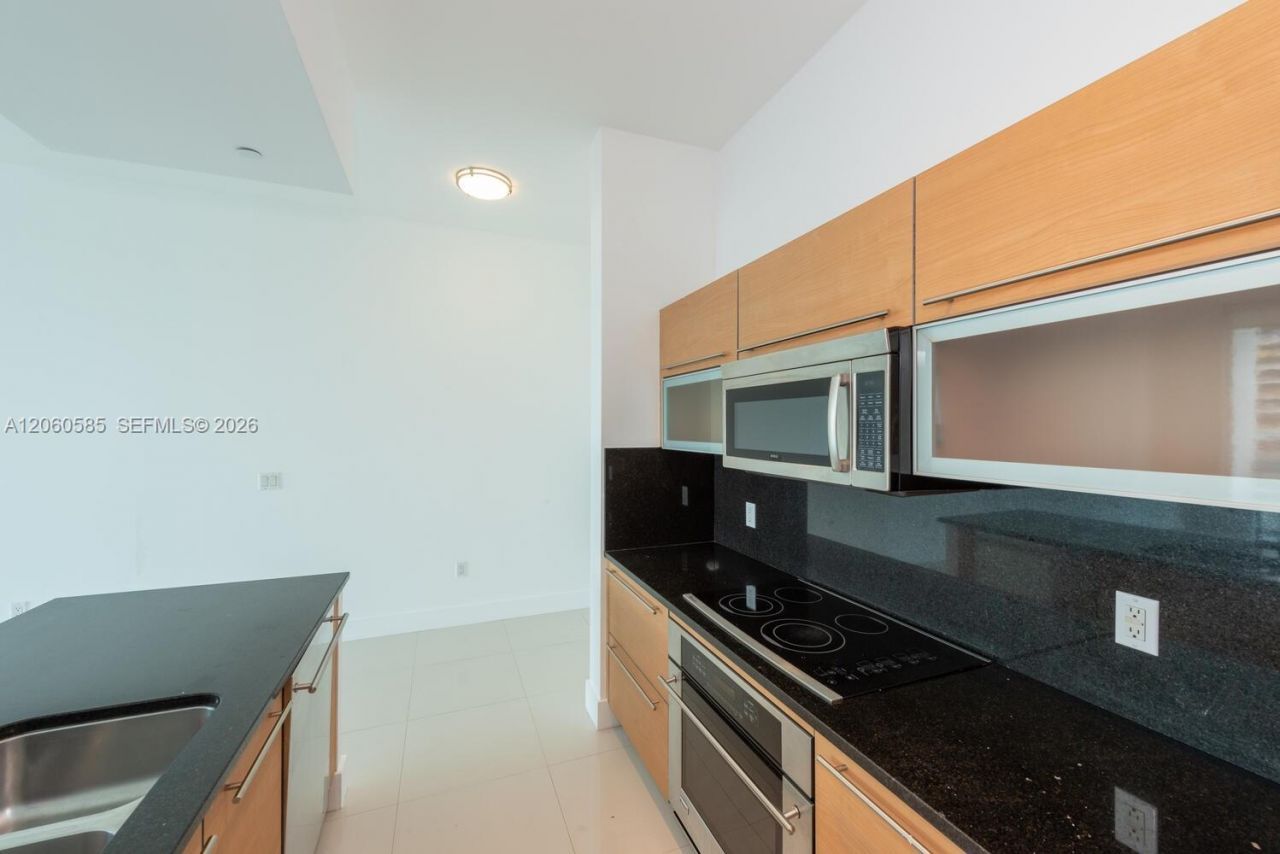 950 Brickell Bay Dr , Unit 4801, Miami, FL 33131 Photo