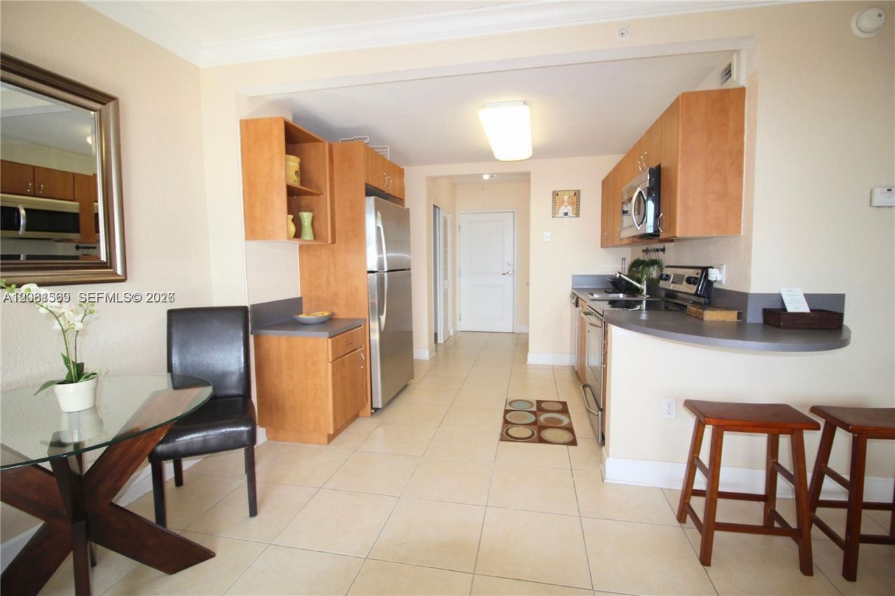 401 69th St, Unit 1502, Miami Beach, FL 33141 Photo
